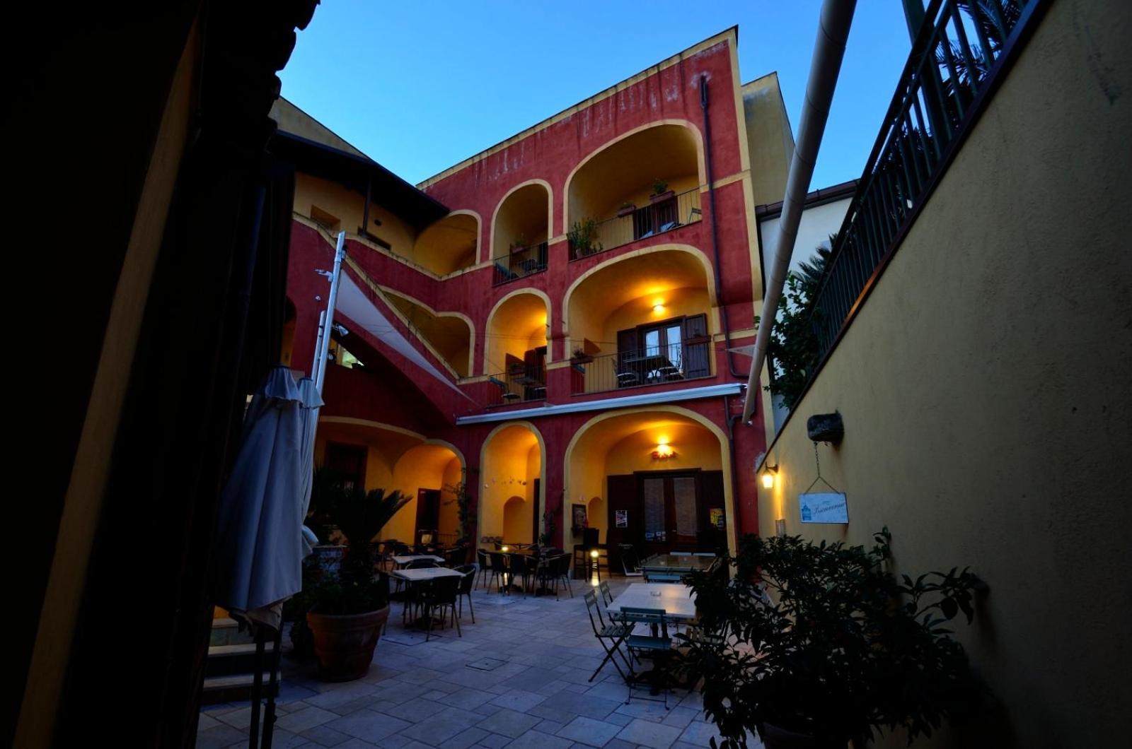 Manouche Bistrot B&B Caserta Exterior foto